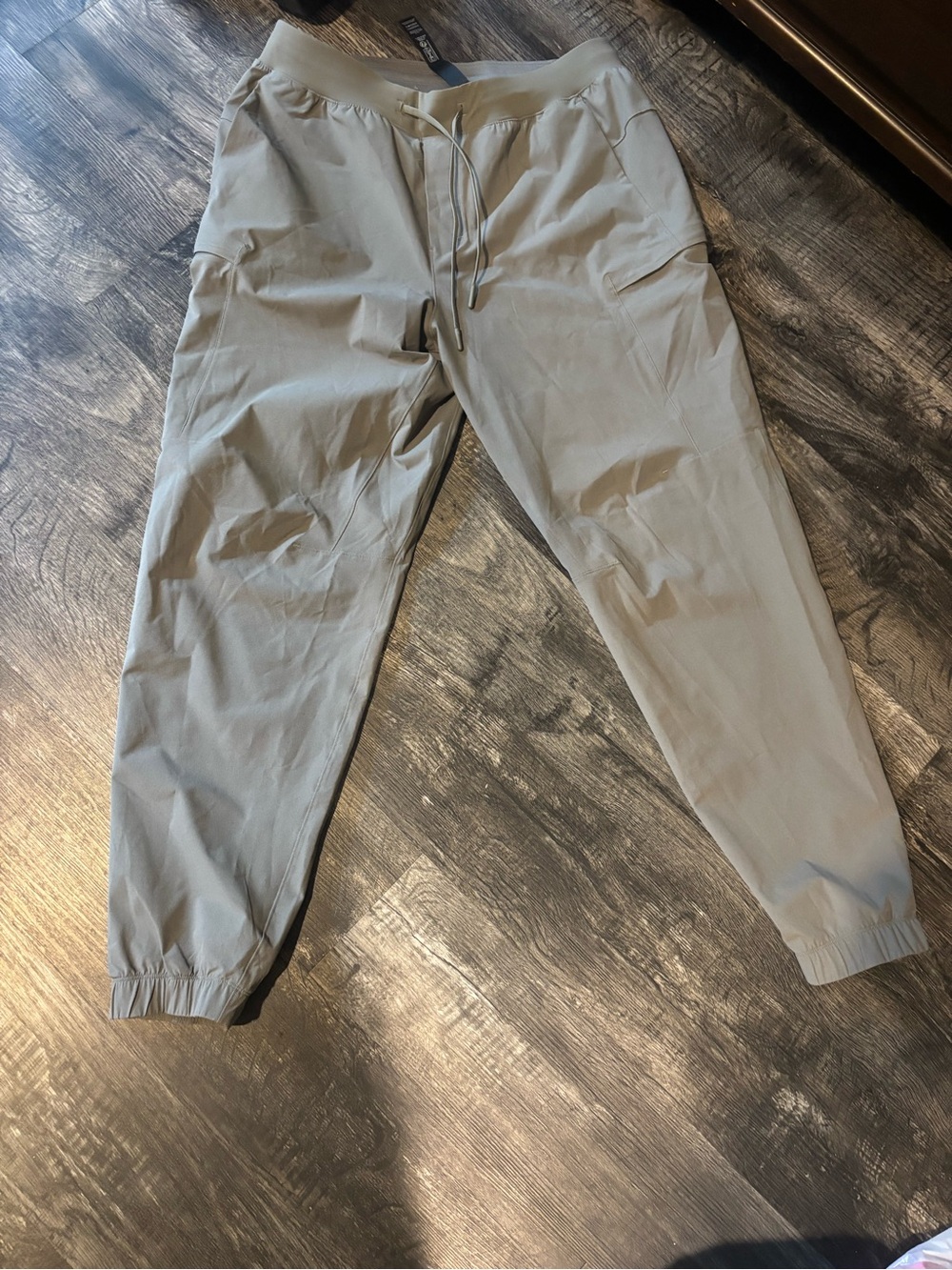 lululemon athletica Men's Light Gray Jogger Sweatpants zeroed in style